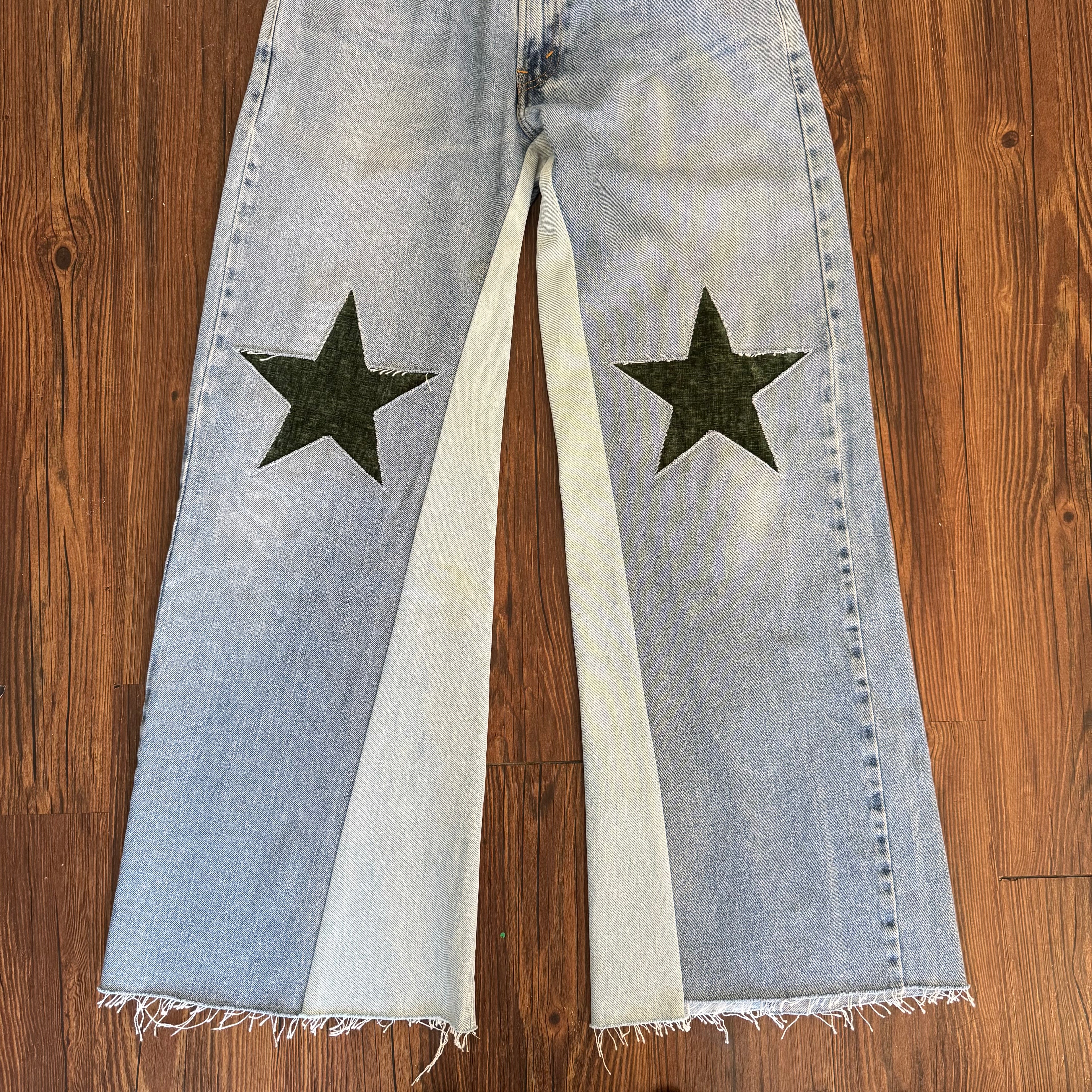Light Wash Green Star Knee Jeans